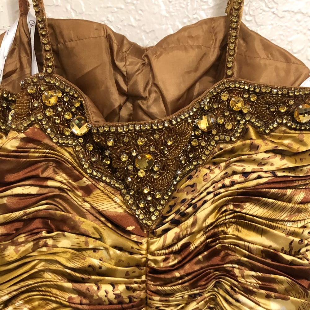 Gown - Picture 6 of 7